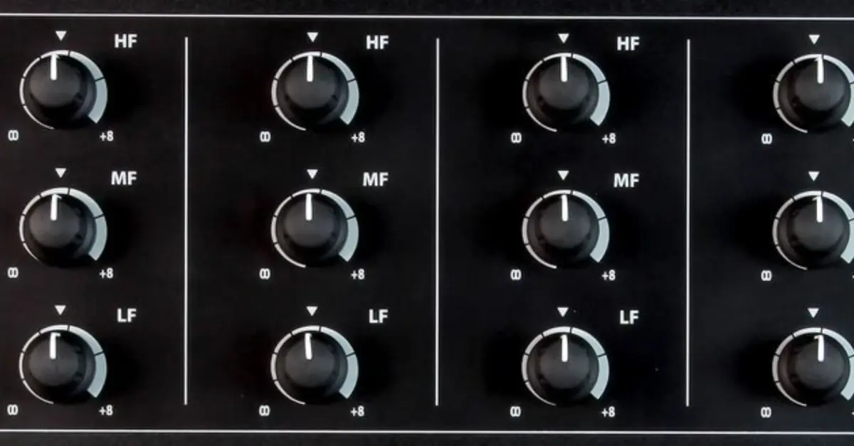 DJ EQ mixing